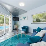 Villa Luxury Nika With Pool Near The Beach, Extra Pool Heating Available Medulin