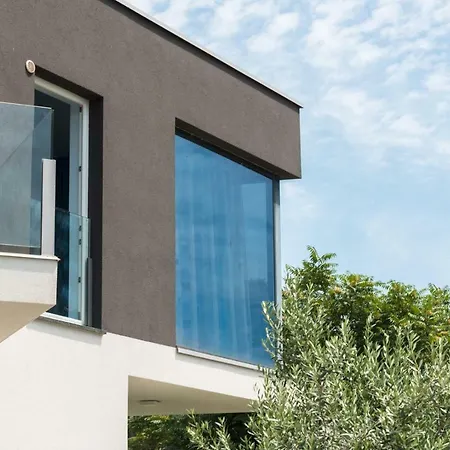 Luxury Nika With Pool Near The Beach, Extra Pool Heating Available *