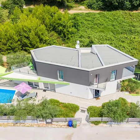 Luxury Nika With Pool Near The Beach, Extra Pool Heating Available