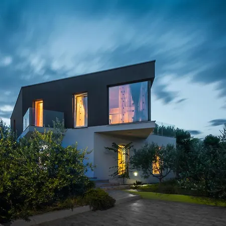 Luxury Nika With Pool Near The Beach, Extra Pool Heating Available Villa Medulin