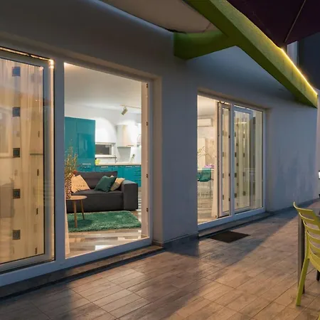 Luxury Nika With Pool Near The Beach, Extra Pool Heating Available Medulin