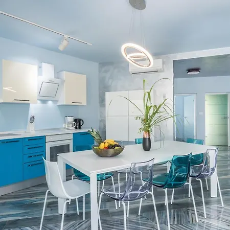 Vila Luxury Nika With Pool Near The Beach, Extra Pool Heating Available *