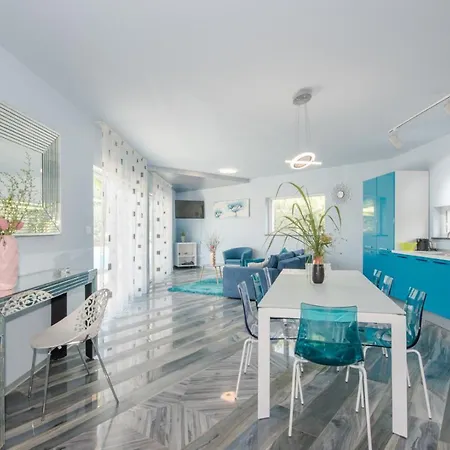 Luxury Nika With Pool Near The Beach, Extra Pool Heating Available Villa Medulin