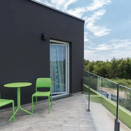 Luxury Nika With Pool Near The Beach, Extra Pool Heating Available