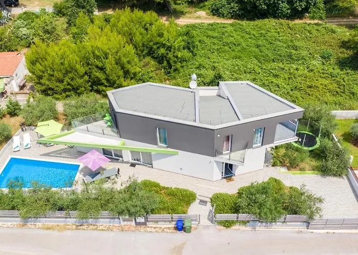 Luxury Nika With Pool Near The Beach, Extra Pool Heating Available