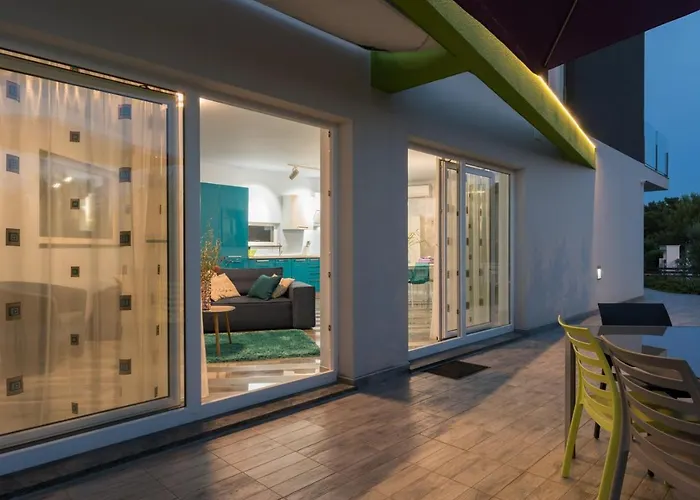 Luxury Nika With Pool Near The Beach, Extra Pool Heating Available Medulin