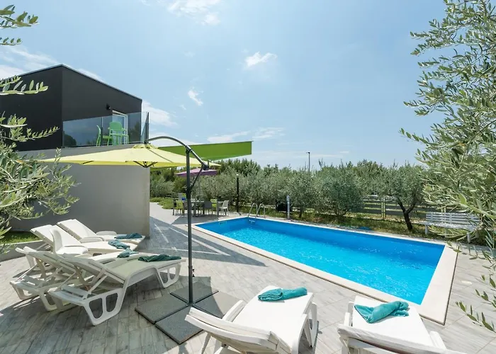 Luxury Nika With Pool Near The Beach, Extra Pool Heating Available Vila