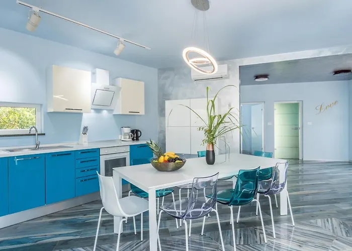 Villa Luxury Nika With Pool Near The Beach, Extra Pool Heating Available *