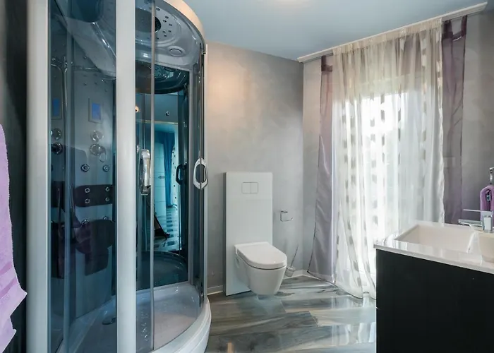 Luxury Nika With Pool Near The Beach, Extra Pool Heating Available * Medulin