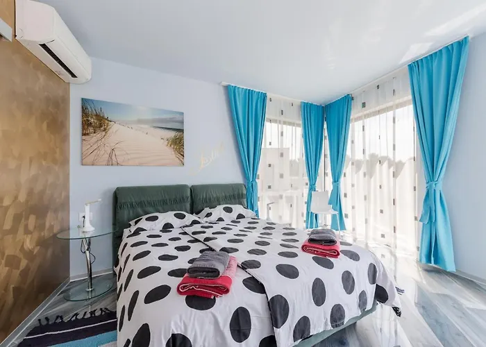 Vila Luxury Nika With Pool Near The Beach, Extra Pool Heating Available