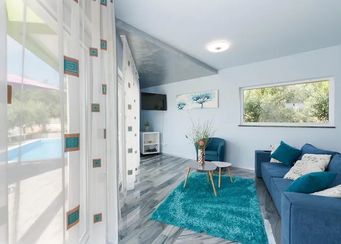 Luxury Nika With Pool Near The Beach, Extra Pool Heating Available *