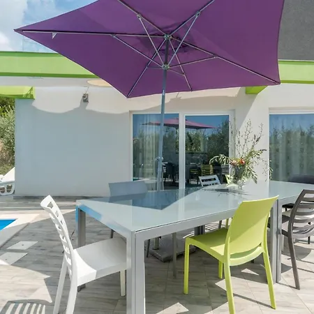 Luxury Nika With Pool Near The Beach, Extra Pool Heating Available