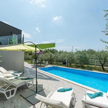 Luxury Nika With Pool Near The Beach, Extra Pool Heating Available Villa