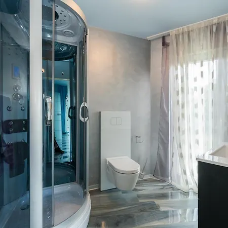 Luxury Nika With Pool Near The Beach, Extra Pool Heating Available * Μεντουλίν