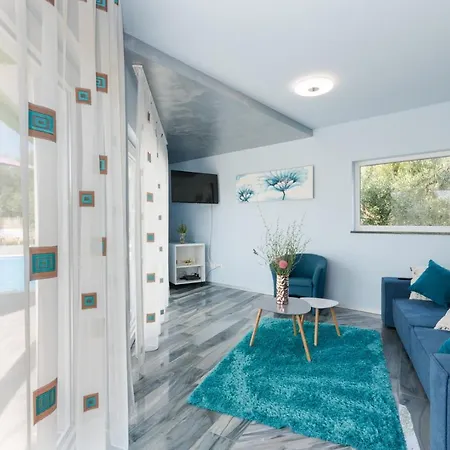 Luxury Nika With Pool Near The Beach, Extra Pool Heating Available *