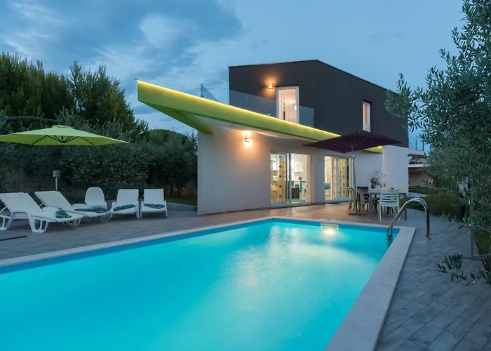 Villa Luxury Nika With Pool Near The Beach, Extra Pool Heating Available *