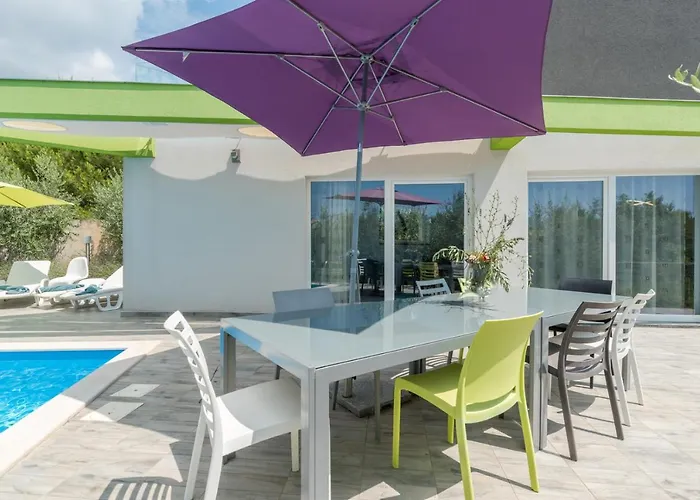 Luxury Nika With Pool Near The Beach, Extra Pool Heating Available