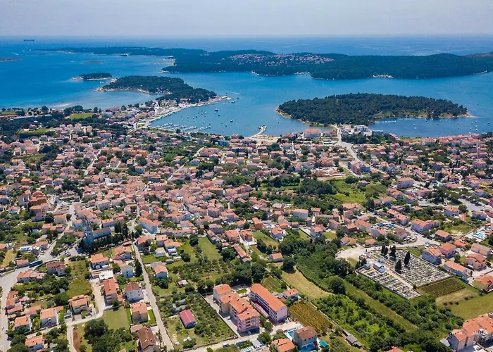 Villa Luxury Nika With Pool Near The Beach, Extra Pool Heating Available *